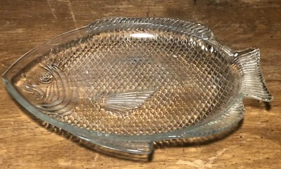 Vintage Clear Glass Oven Proof 11" x 8" Fish Shaped Serving Plate Tray - Image 1 of 4