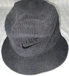 Sombrero de cubo Nike negro pana ápice FB5385-010 - Imagen 1 de 6