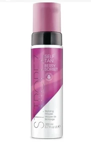 ST. TROPEZ Self Tan Berry Sorbet Kit, Mousse Pink Applicator Mitt- 200ml - Picture 1 of 2