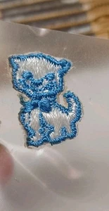 Vintage 1990s Minature Iron On Blue & White Kitten Cat Patch - Picture 1 of 5