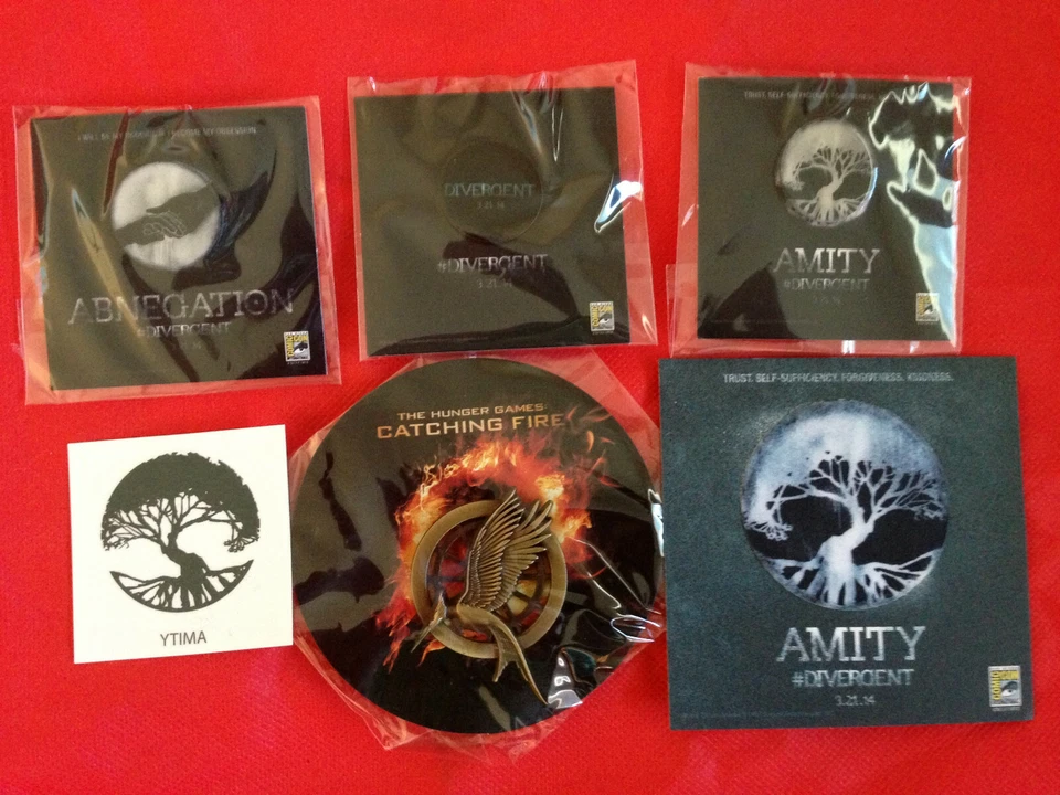 The Hunger Games CATCHING FIRE Promo PIN SDCC 2013 + DIVERGENT PINS Lot RARE - Image 1 of 1