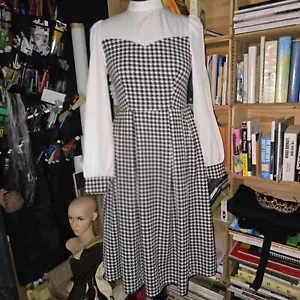 Vintage Style Retro Maids 50s Dog Tooth 12 Medium Cute Housewife Traditional - Picture 1 of 5
