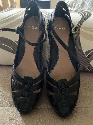 Sandalias Clarks para mujer en negro, talla 7,0 B (Estados Unidos), 5 D (Reino Unido) Foto 1 de 4