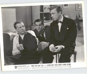 Foto de prensa de Hollywood Bruce Bennett, Tom D'Andrea 'Smart Girls Don't Talk' 1948 - Imagen 1 de 2