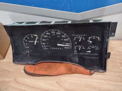 1995 - 1998 雪佛兰簇盖 好形状 银色 苏伯班 GMC SIERRA 339K — 第 1/4 张图片