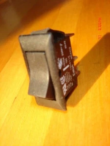Stanley Dura-Glide Automatic, Closed, Hold Open Switch (3-prong) (150411E) 71308 - Picture 1 of 1