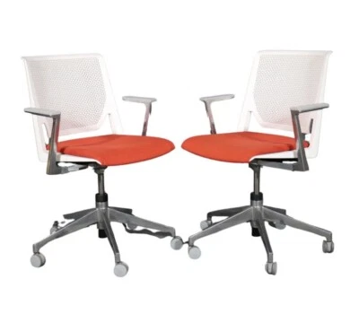 Pair of Mid-Century Modern Office Chairs Foto 1 de 4