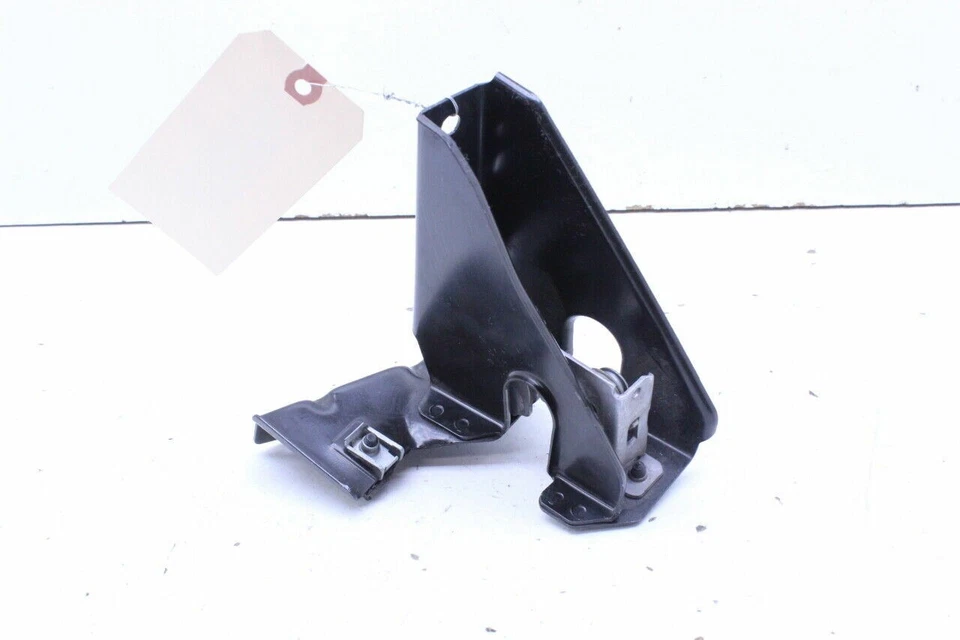 Soporte de bloqueo del capó izquierdo BMW 335i 2011 OEM usado Foto 1 de 4