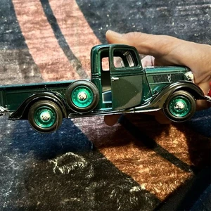Camión Ford Pickup MotorMax 1937 1:24 diecast modelo coche verde vintage - Imagen 1 de 10