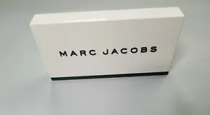 MARC JACOBS LOGO PLAQUE IN CREAM WOOD WITH BLACK BASE - Picture 1 of 5