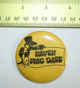 Spilla distintivo vintage Yellowknife Canada Raven Mad Days Festival pulsante - Foto 1 di 2