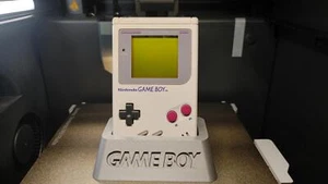 Nintendo Gameboy Ständer - Bild 1 von 8