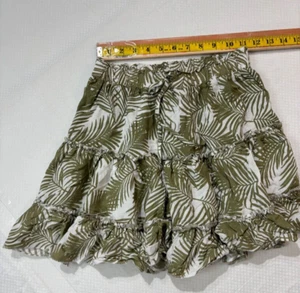 Miss Selfie Girls Mini Skirt Size M 22"Waist Palm Leaf Print Green 14" Long - Picture 1 of 2