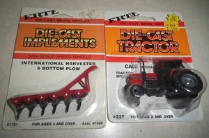 International 6 Bodenpflug/Case-IH 2594 Traktor 1/64 Ertl Neu in Verpackung Vintage Bauernhof Spielzeug - Bild 1 von 2