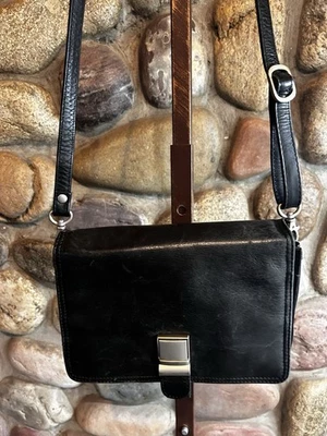 Bolso de hombro organizador de cuero negro mediano Chaos Leather Collection para mujer Foto 1 de 4