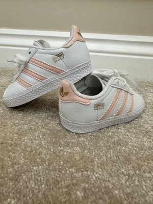 adidas gazelle size UK 4 Leather White/pink Toddler - Image 1 of 4