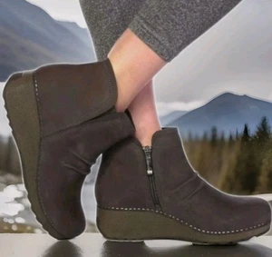 Dansko Women's Caley Milled Gray Nubuck Chelsea Wedge Boots! Size 9.5-10 EUR 40 - Picture 1 of 5