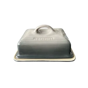 Le Creuset Stoneware Butter Dish - NWT- (Flint) - Picture 1 of 3