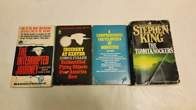 UFOs Aliens Mystery Paperback Set - UFO Abduction - Stephen King Horror -Monster Foto 1 de 4