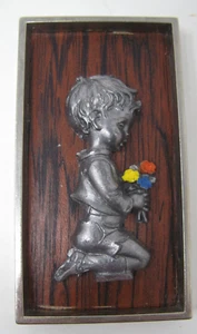 Vintage Peltro Cesellato A Mano Pewter Figurine Wall Plaque Italy Kneeling Child - Picture 1 of 7