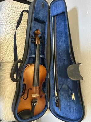 Glaesel 3/4 Violin Model Number B62 in Case with Bow D String Is Missing - Image 1 of 4