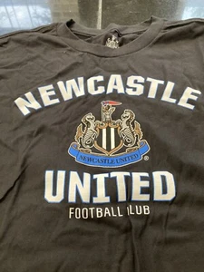 BOYS YOUTH NEWCASTLE UNITED THE TOON NUFC LONG SLEEVE T SHIRT LARGE L BLACK NWT - Picture 1 of 3