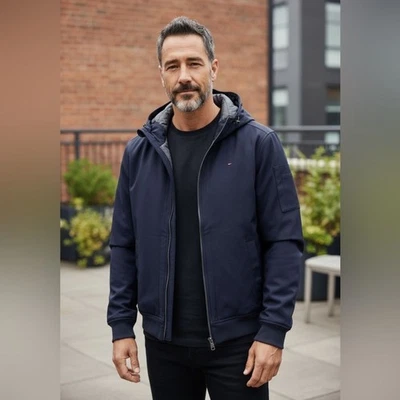 Chaqueta con capucha Tommy Hilfiger para hombre talla pequeña azul Foto 1 de 4