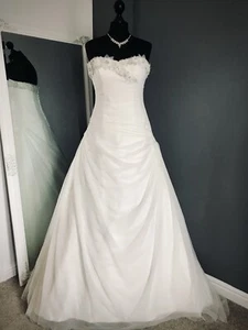 Size 12 Benjamin Roberts Floral Beaded Sweetheart Neckline Wedding Dress - Picture 1 of 7