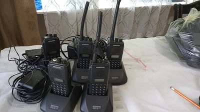 Transceptor de mano Kenwood TK-270(N) VHF FCC ID ALHTK-270N-1 (lote de 5) Foto 1 de 3