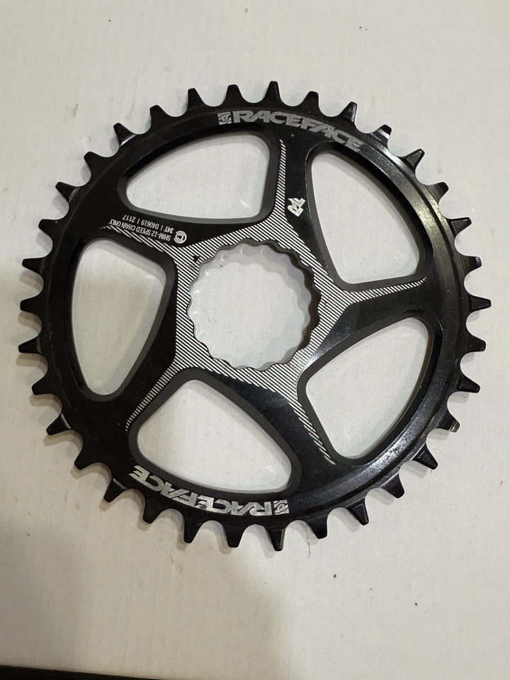Race Face Narrow Wide Direct Mount Cinch MTB Chainring 34t Black - Image 1 of 2