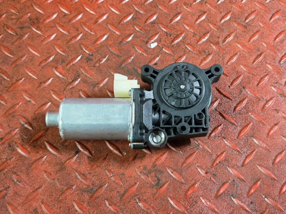 Motor de ventana eléctrica del lado del conductor delantero 2000-2005 para modelos Saturn Dorman 742-114 Foto 1 de 4