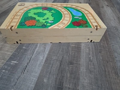 Thomas & Friends Tren de Madera Estuche de Transporte Tren Almacenamiento Foto 1 de 4