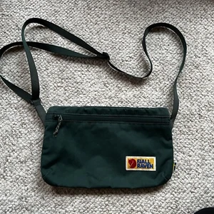 Fjallraven High Coast Hip Fanny Pack Crossbody Bag Green Travel Safe Keep Pouch - Picture 1 of 11
