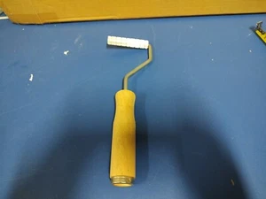 Bodi Company 1/2" x 3" Aluminum Fiberglass Roller /Wooden Handle Bubble Buster - Picture 1 of 6