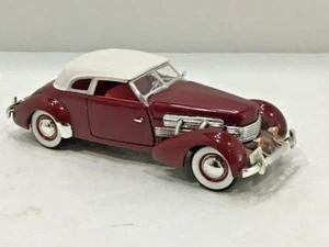 Signature Models 1:32 Scale Die Cast 1937 Cord 812 Supercharged Burgundy White T - Picture 1 of 3
