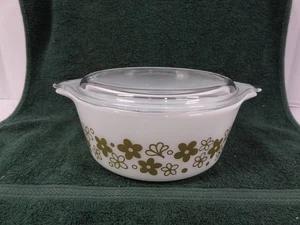 Vintage Pyrex Casserole Dish w Lid Green White Spring Blossom # 472  1-1/2 Pt - Picture 1 of 14