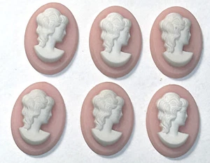 12 camafeos vintage orientados a la derecha blancos sobre resina rosa 18 mm x 13 mm LOTE de 12 NUEVO - Imagen 1 de 2