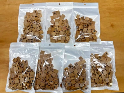 Lote de 720 azulejos de madeira para jogos de scrabble para artes e ofícios MISTURA DE ESTILOS - Imagem 1 de 4