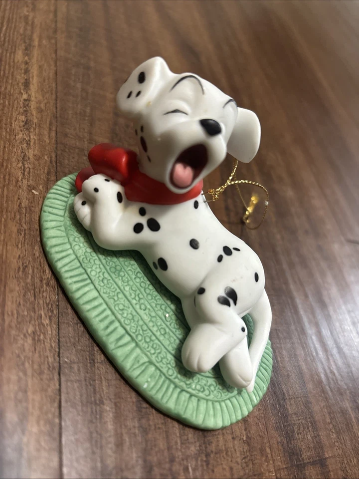 Adorno de porcelana Grolier Disney 101 Dálmatas esperando a Santa 1998 vintage  Foto 1 de 4