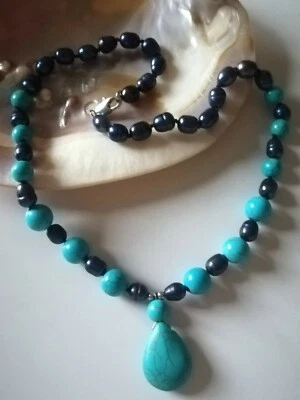 COLLANA PERLE TAHITIAN NERE E TURCHESE, PENDENTE GOCCIA, PERLE E PIETRE NATURALI - Immagine 1 di 4