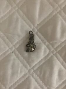 KLEINER SCHNEEMANN CHARM/ANHÄNGER AUS STERLINGSILBER hergestellt in Korea - Bild 1 von 10