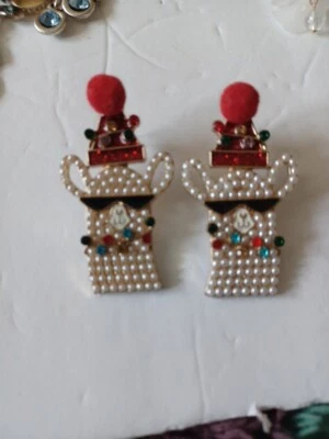 PENDIENTES COLGANTES BETSEY JOHNSON ESTRÁS PERLA ESMALTE TONO ORO ALPACA Foto 1 de 4