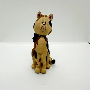 2009 Blossom Bucket Cat Mary Ann Jane Calico Sitting Folk Art Country Carved - Picture 1 of 8