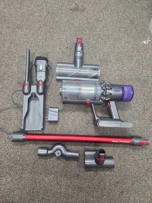 Aspiradora sin cable con motor Dyson V11 Animal Plus SV15 roja con accesorios funciona Foto 1 de 4