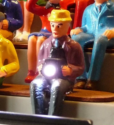 VERTRIEB DURCH WIM-SHOP Slotcar BLITZLICHT GEWITTER 5er für Carrera Figuren mit KAMERA auf TRIBÜNE 51640