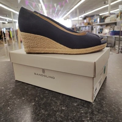 Bandolino 女式深蓝色 Nuri 露趾帆布鞋楔形凉鞋 8M 码全新 — 第 1/4 张图片