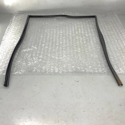 CANAL DE VENTANA TRASERA IZQUIERDA GOMA MITSUBISHI L200 KA4T Serie 4 2.5D Foto 1 de 4