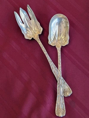 Cucharas para servir vintage Tiffany & Co. - borde ondulado de plata esterlina Foto 1 de 4