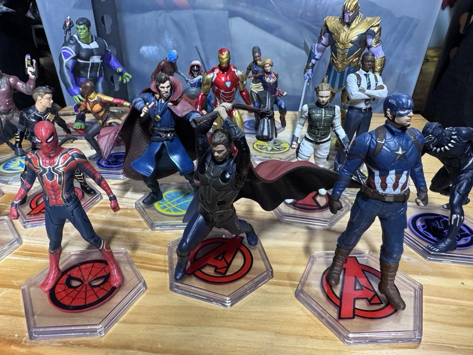 Lote de 19 figuras de acción Marvel Avengers, Hulk Thanos, Iron Man, Spider-Man ¡MÁS! Foto 1 de 4
