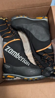 Zamberlan Everest 8000 EVO RR Mountaineering Boots - Image 1 of 4